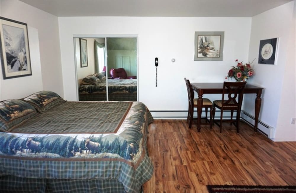 Room (Upstairs bonus room)