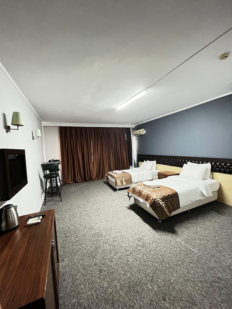 Economy Twin Room photo 3