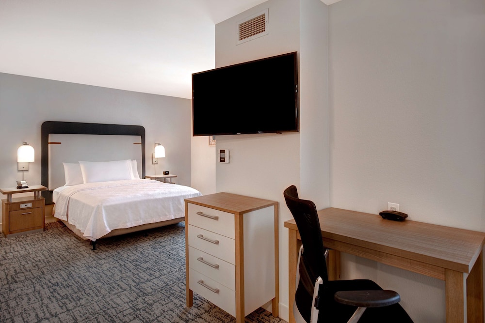 Suite, One Queen Bed, Accessible - Photo 4