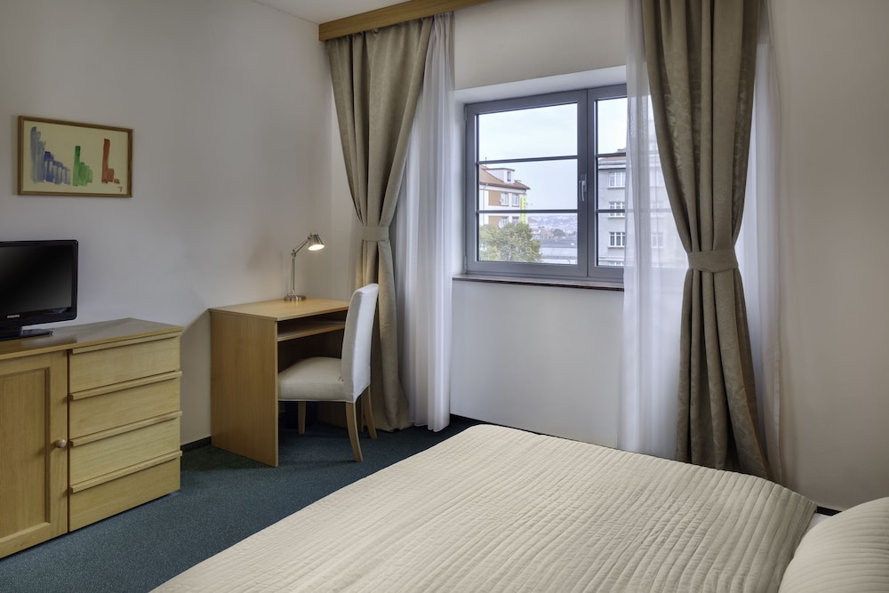 Triple Room (1 Double and 1 Twin Bed)