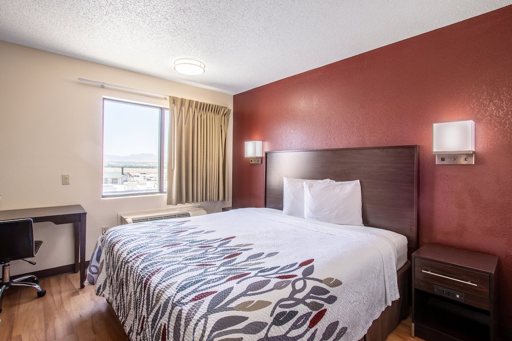 Deluxe Room, 1 Double Bed, Accessible, Non Smoking (Roll-In Shower) - Photo 4