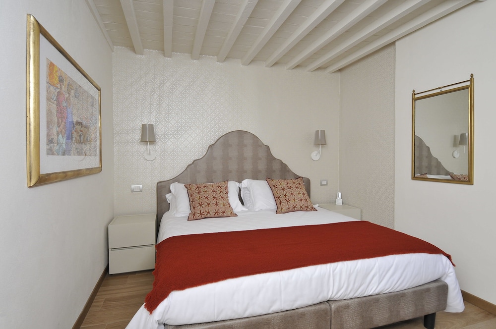 Superior Double or Twin Room photo 2