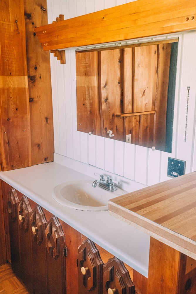 Classic Chalet, 4 Bedrooms, Kitchen, Sea View photo 3