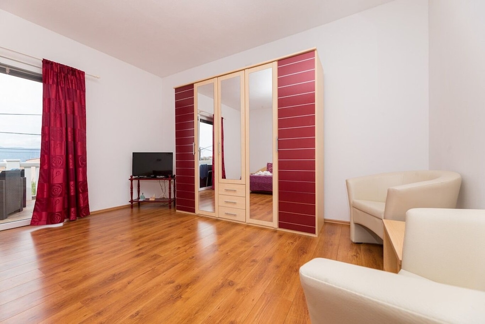 Apartment (Juri - A1(2+2)) photo 1