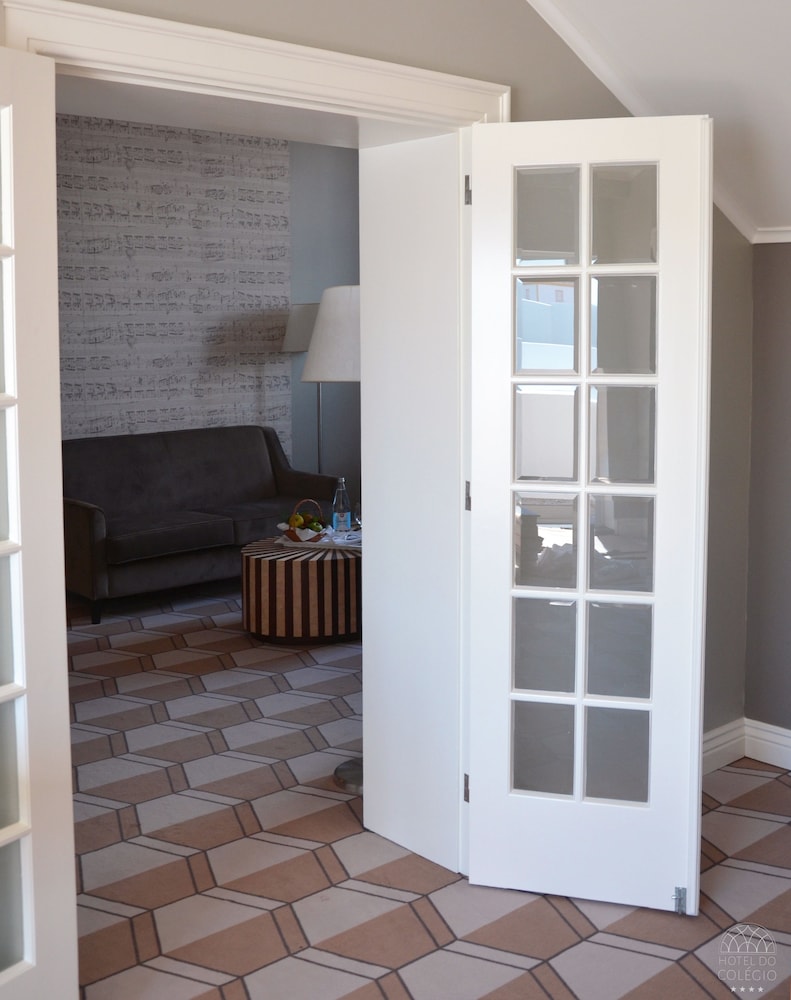 Superior Suite - Photo 8