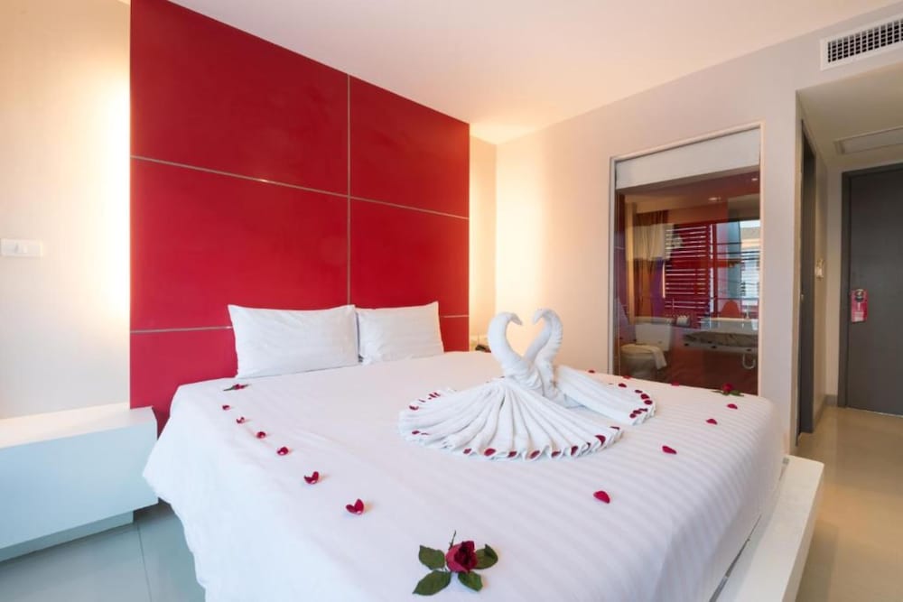 Deluxe Room, 1 King Bed, Balcony