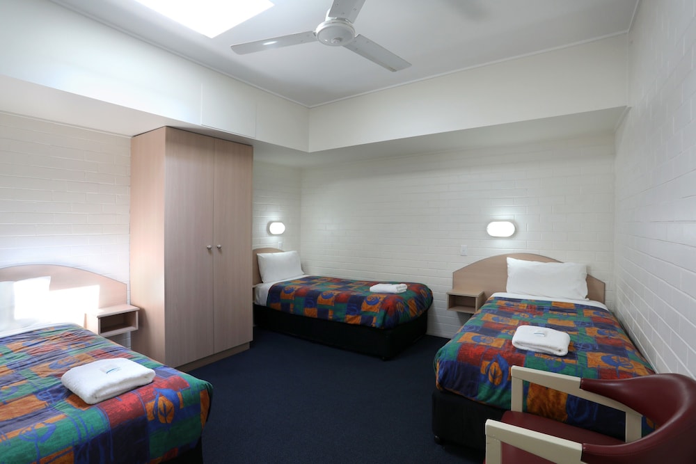 Room, Multiple Beds, Non Smoking - Photo 2