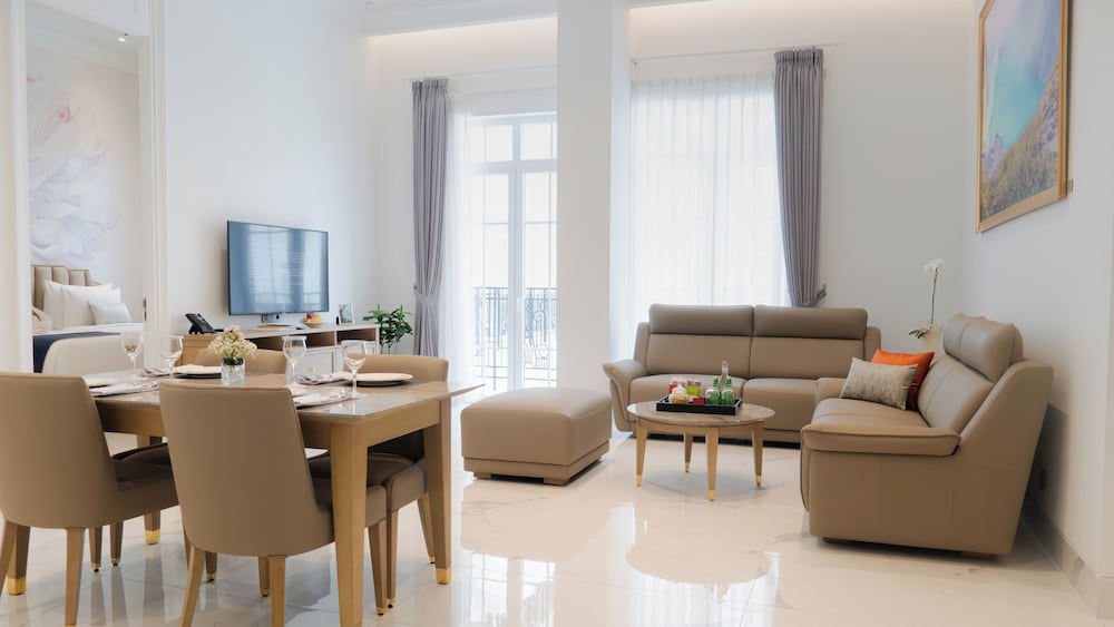 2 Bedroom Suite - Photo 3