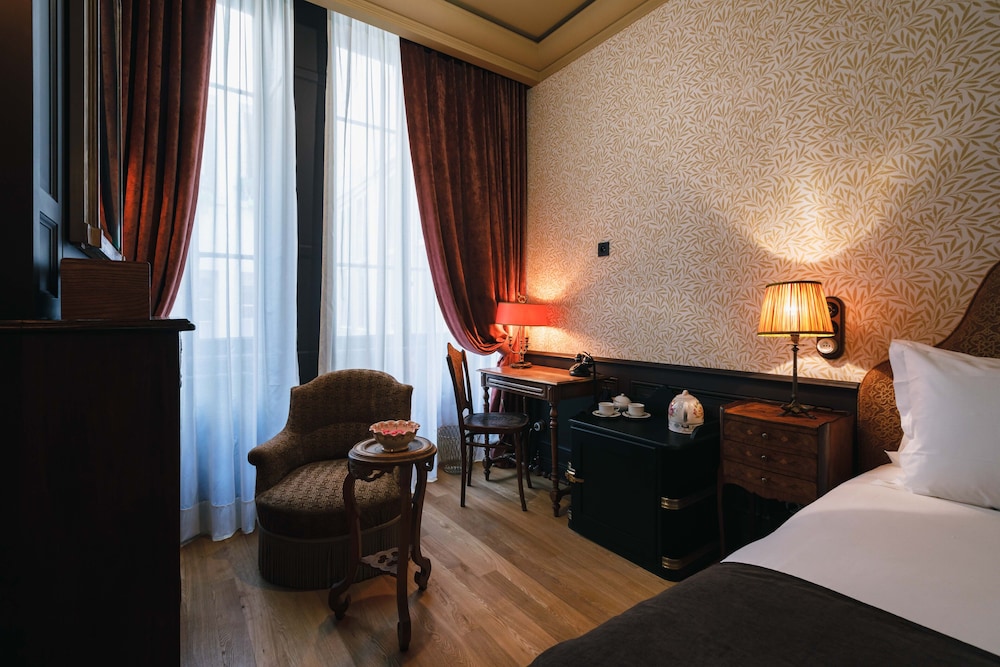Traditional Double Room, Courtyard View - Photo 4