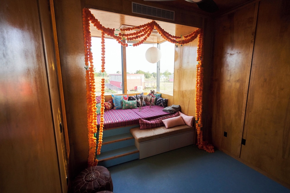 Deluxe Room, 1 Queen Bed photo 3