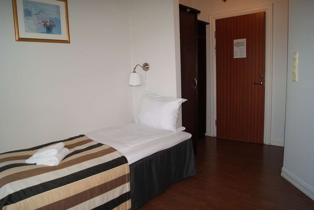 Twin Room, 2 Twin Beds photo 2