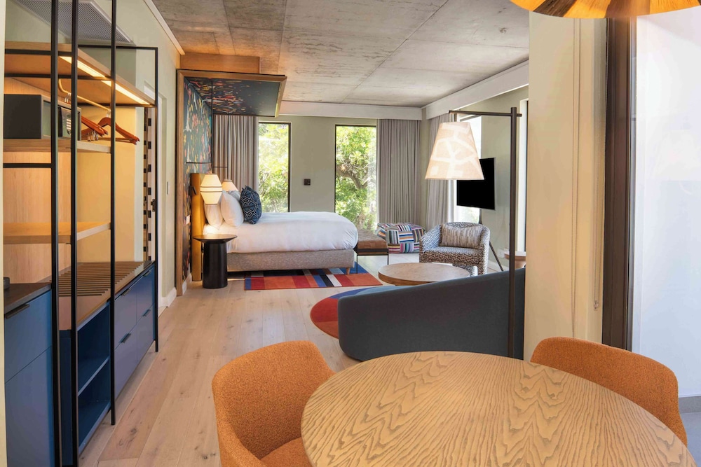 Junior Suite, 1 King Bed, Bay View