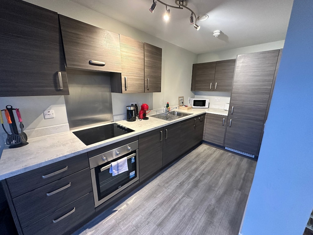 Three Bedroom Apartment - Photo 10