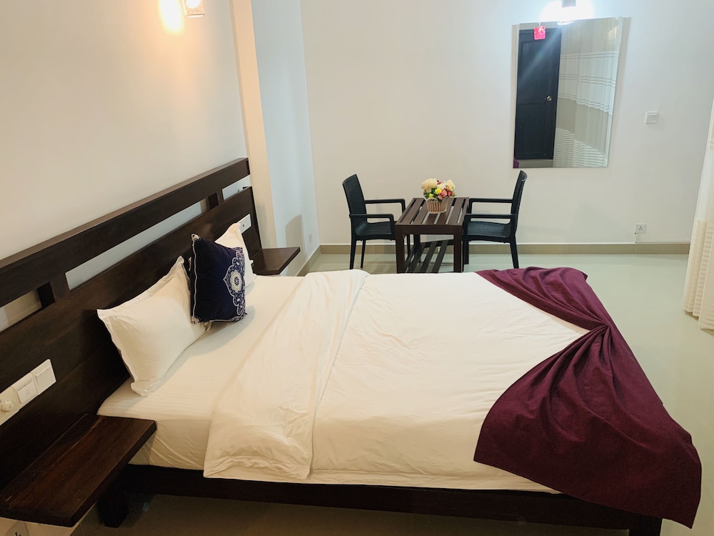 Deluxe Double Room, 1 King Bed photo 3