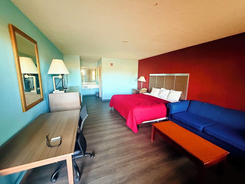 Economy Room, 1 King Bed photo 1