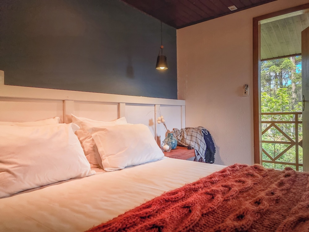 Deluxe Room, Multiple Beds, Jetted Tub photo 3