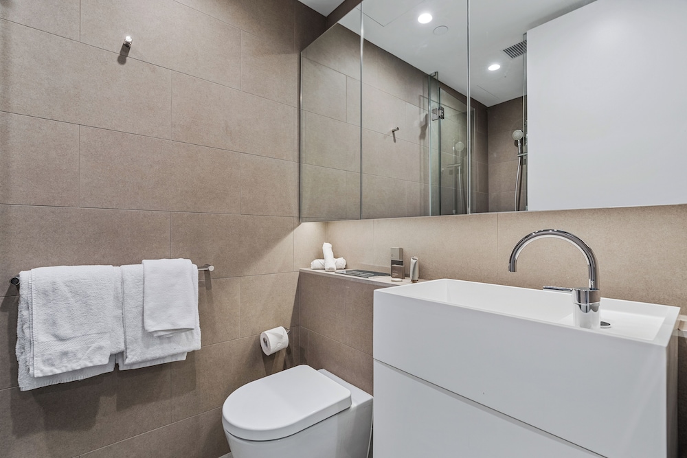 Two Bedroom One Bathroom Apartment - Photo 3
