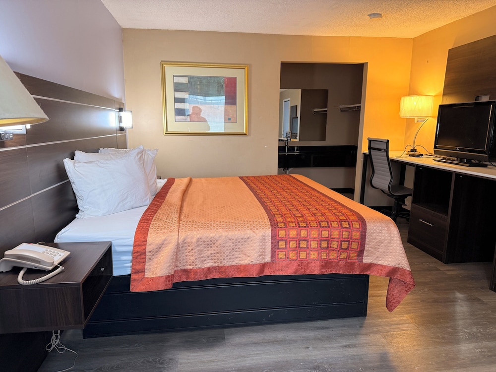 Room, 1 King Bed, Non Smoking photo 1
