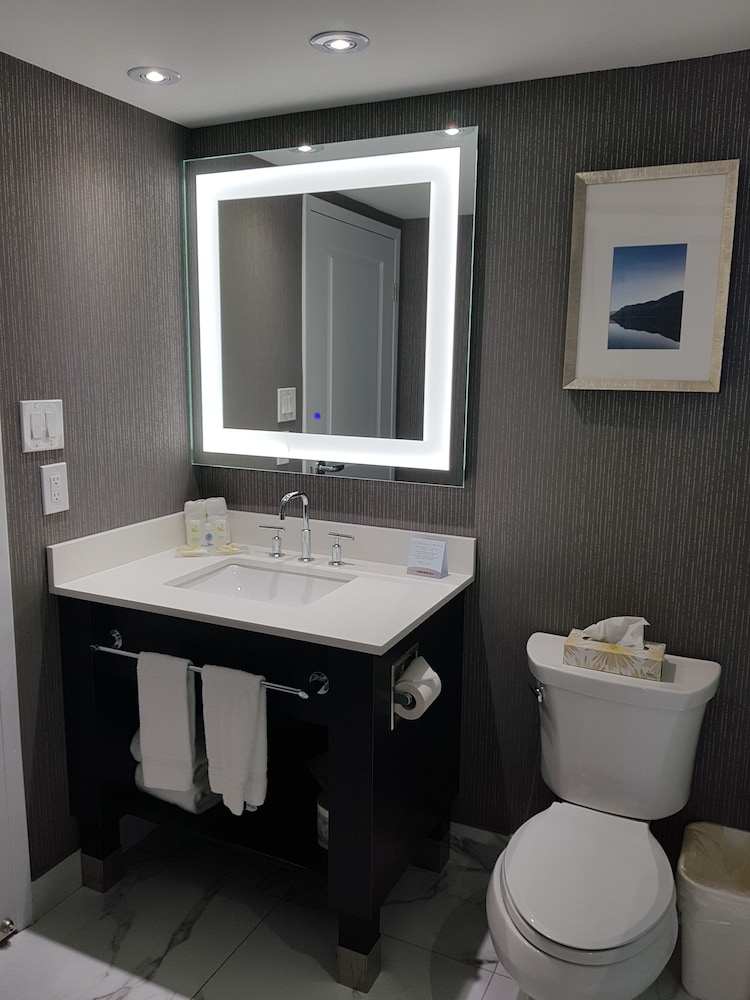 Suite, 2 Queen Beds - Photo 9