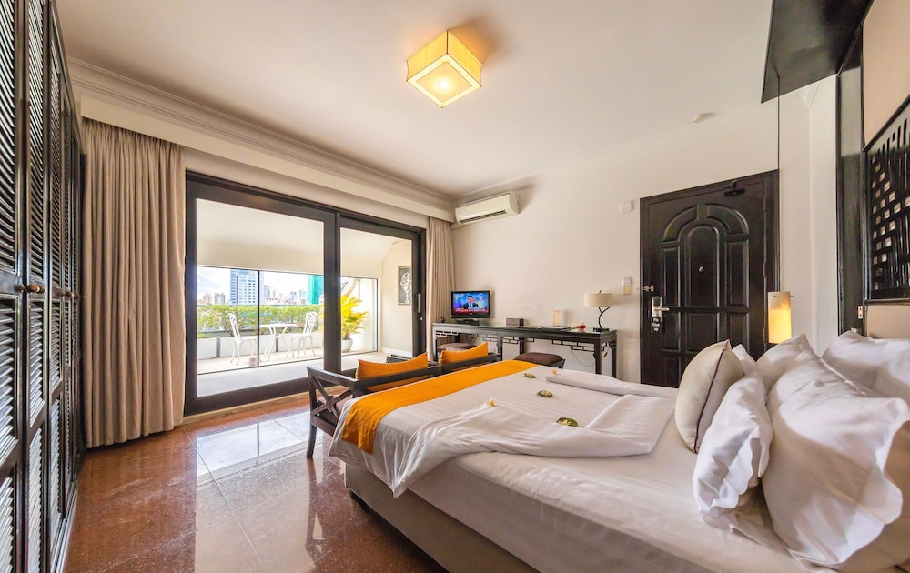 Deluxe Room, 1 Queen Bed photo 1