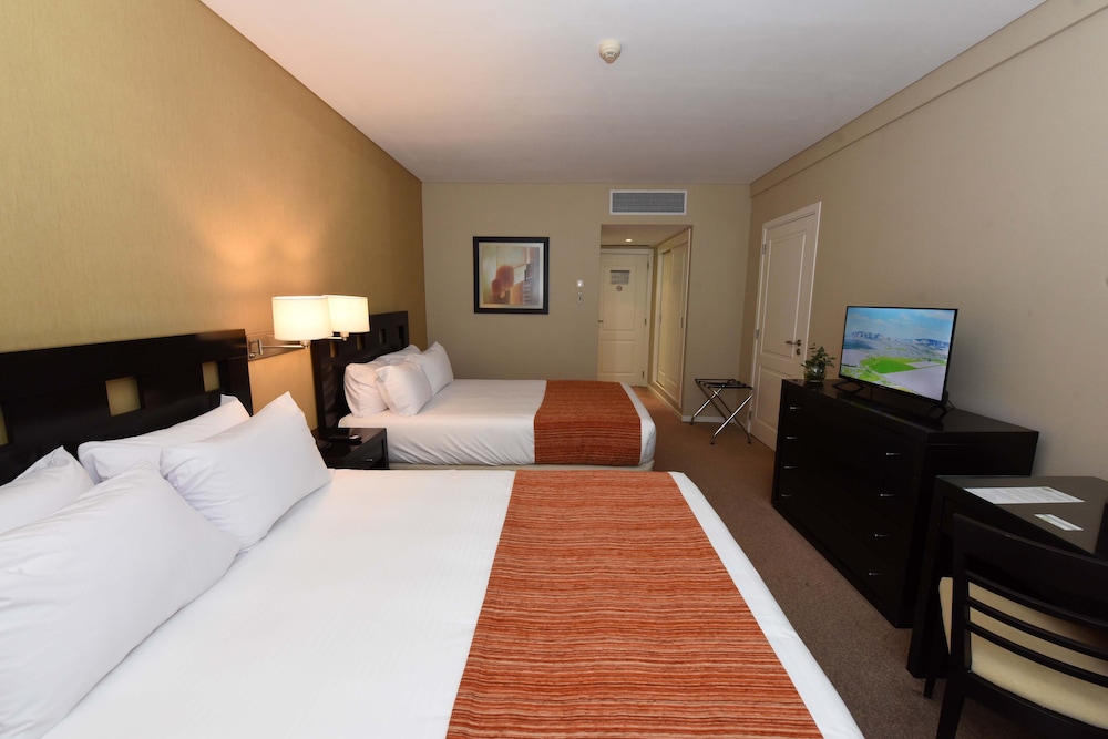 Standard Room, 2 Queen Beds, Non Smoking, River View photo 2