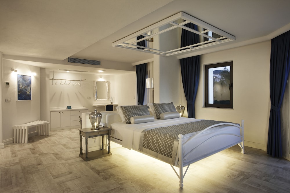 Junior Suite, Partial Sea View photo 2