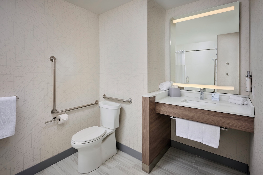 Standard Room, 2 Queen Beds, Accessible (Roll-In Shower)