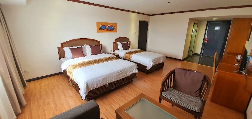 Deluxe Triple Room, Multiple Beds photo 2