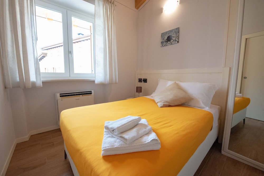 Comfort Single Room, 1 Large Twin Bed, Non Smoking, Courtyard View photo 1