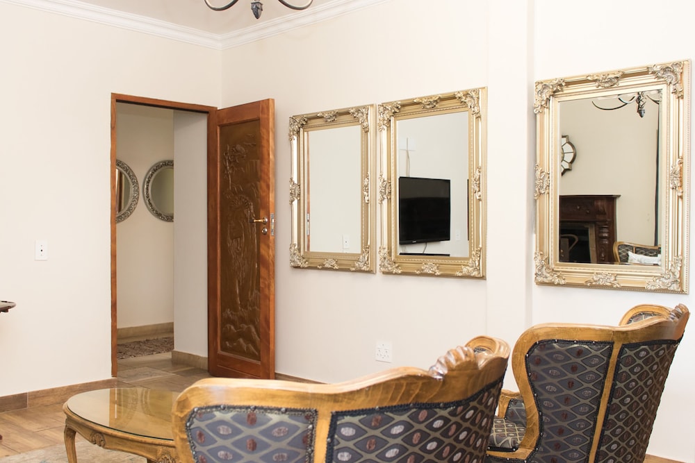 Family Studio Suite, Multiple Beds, Ensuite, Ground Floor photo 2