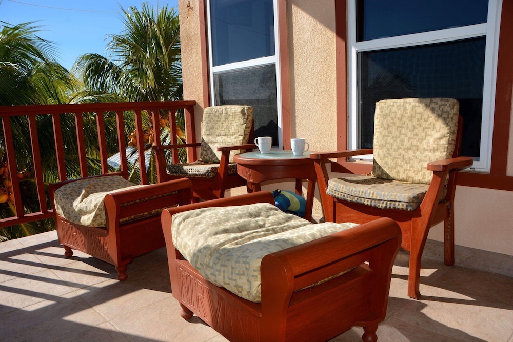 Standard Room, 1 King Bed, Beach View (Morning Glory) photo 2
