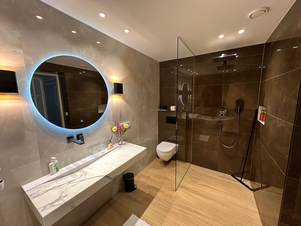 Deluxe Suite (Main floor) photo 1