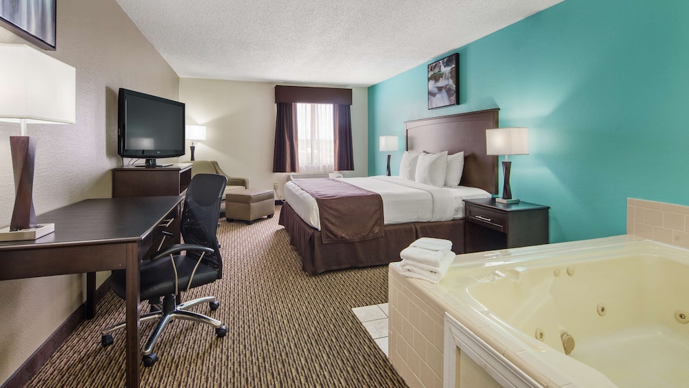 Suite, 1 King Bed, Non Smoking, Jetted Tub photo 2