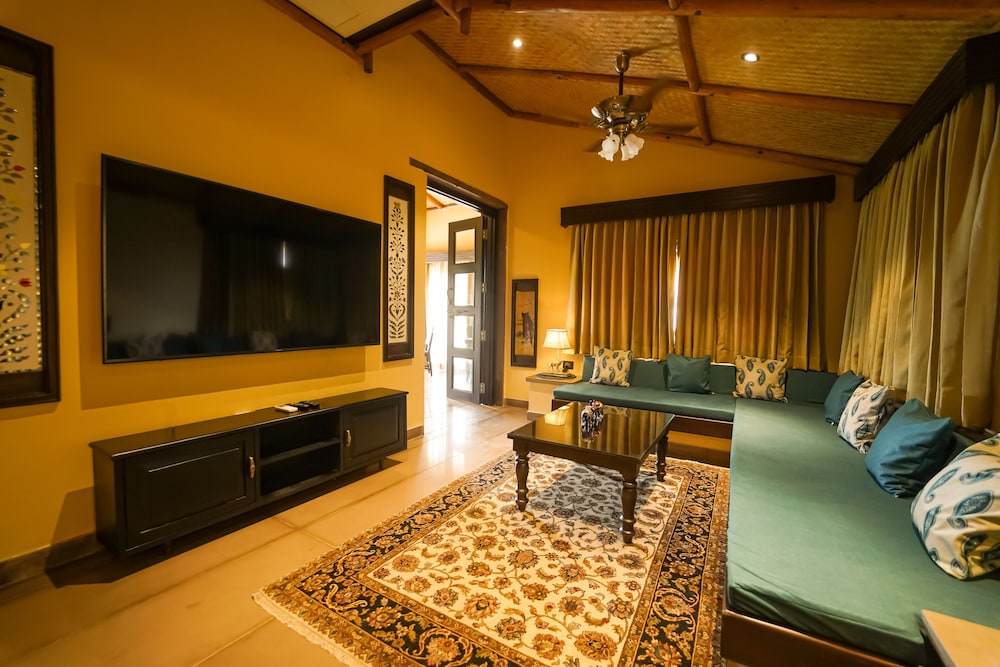 Signature Suite - Photo 7