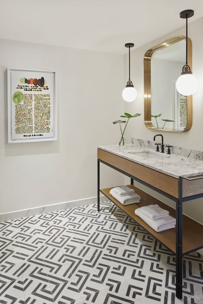 Studio Suite, Corner - Photo 7