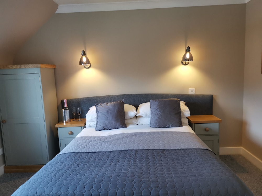 Standard Double Room, Accessible, Ensuite - Photo 12