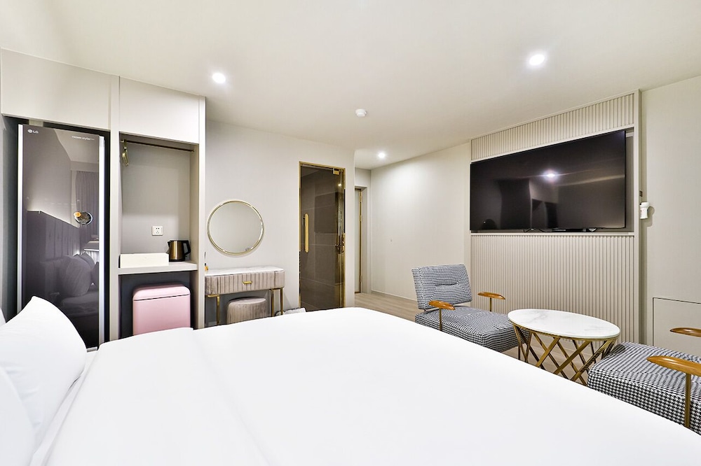 Business Double Room, Non Smoking, City View - Photo 2