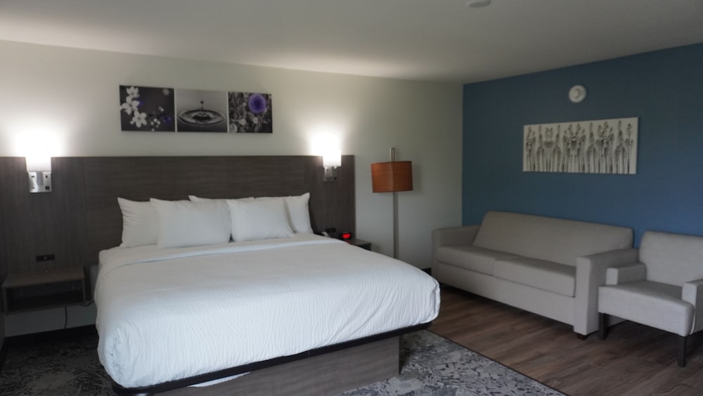 Standard Room, Multiple Beds, Non Smoking - Photo 1