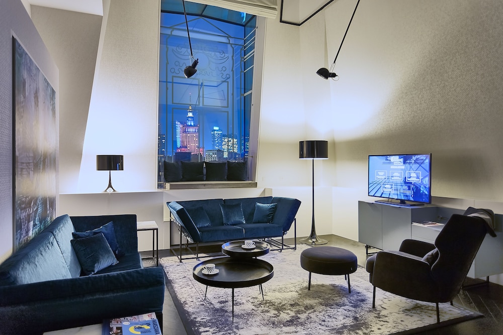 Suite, 1 Queen Bed, City View photo 2