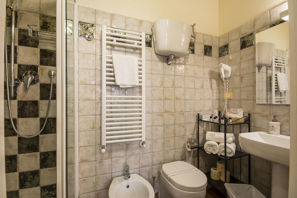 Classic Double Room, Private Bathroom - Photo 5