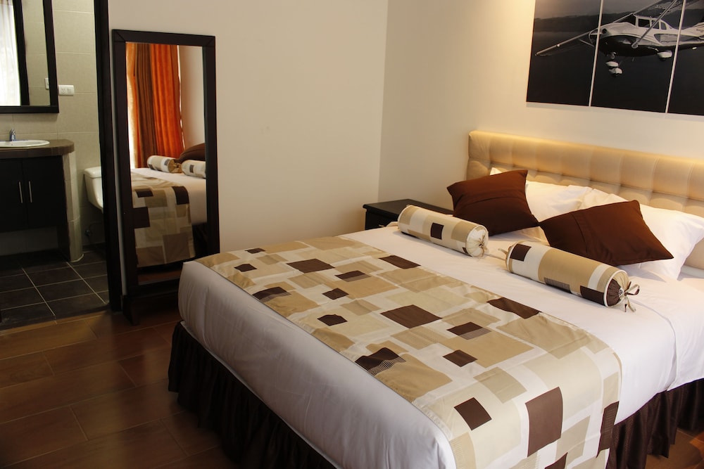 Deluxe Room, 1 Queen Bed, Mountain View photo 3
