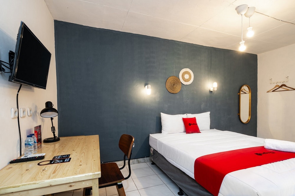 Premium Room (RedDoorz) photo 3