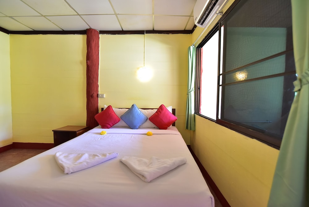 Standard Room with Aircon photo 2