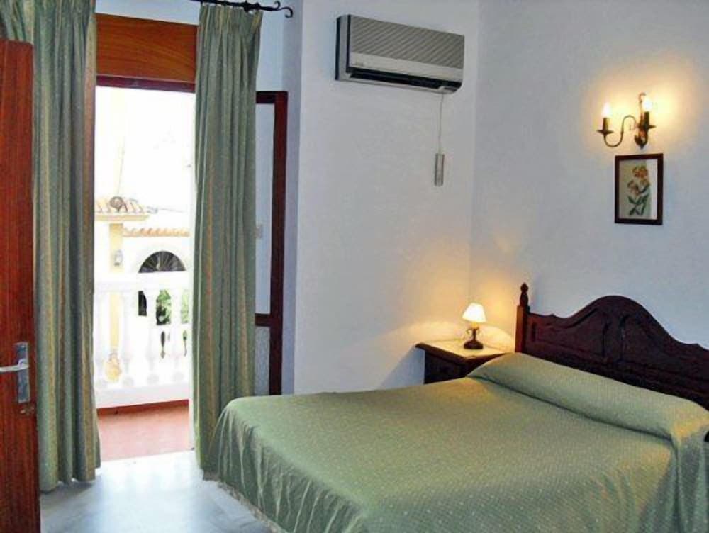 Standard Double Room, Private Bathroom - Photo 3