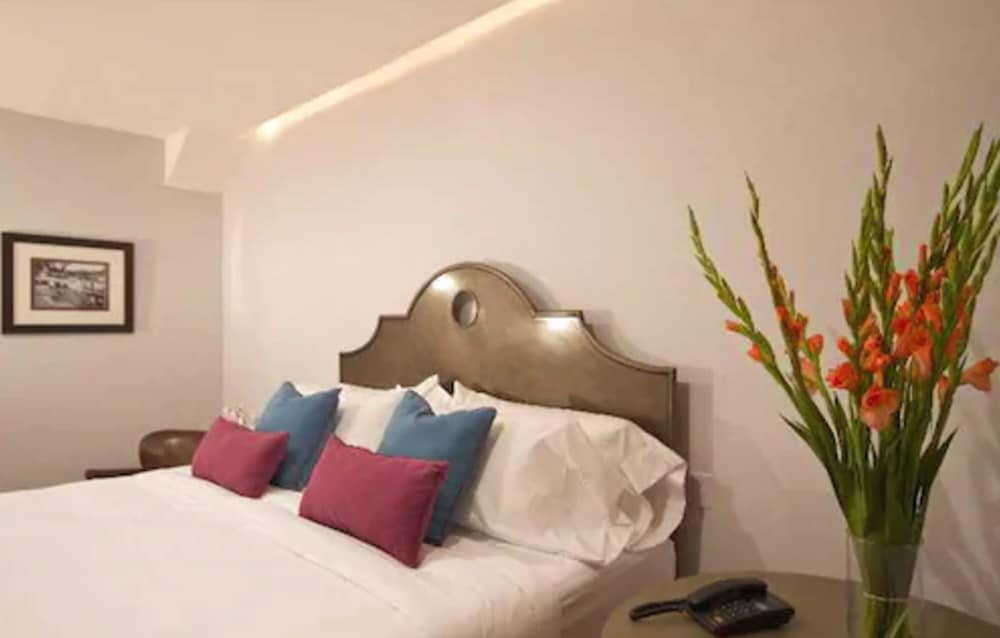Deluxe Room, 1 King Bed, Garden View, Ground Floor - Photo 6