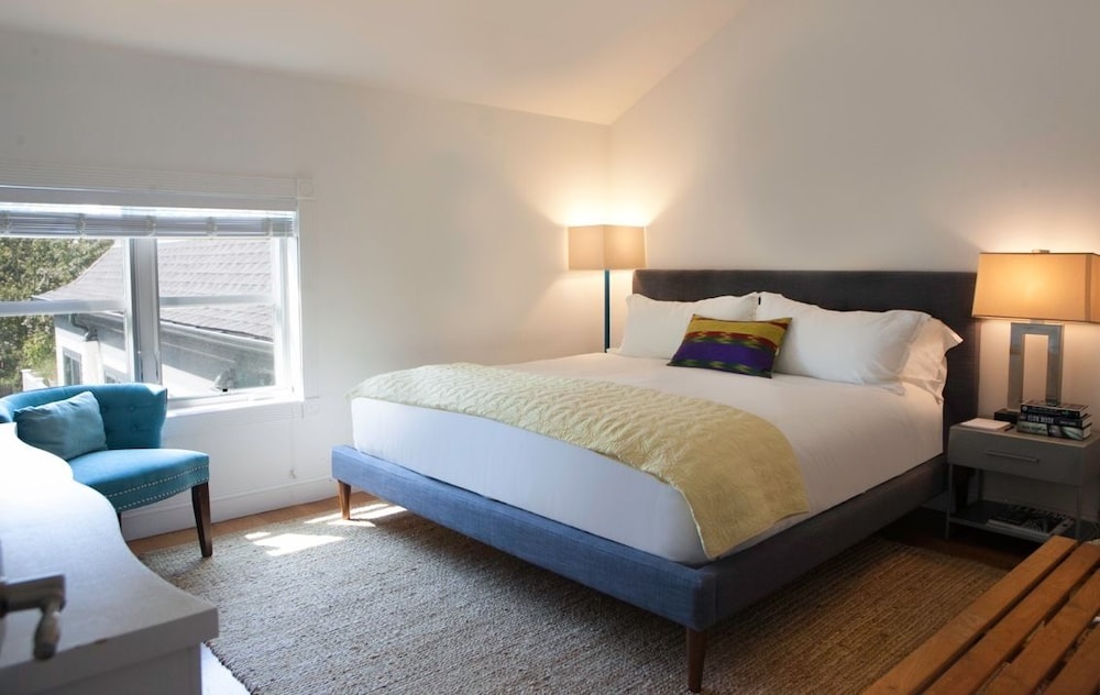 Room, 1 King Bed, Non Smoking (Loft - Adults Only) photo 3