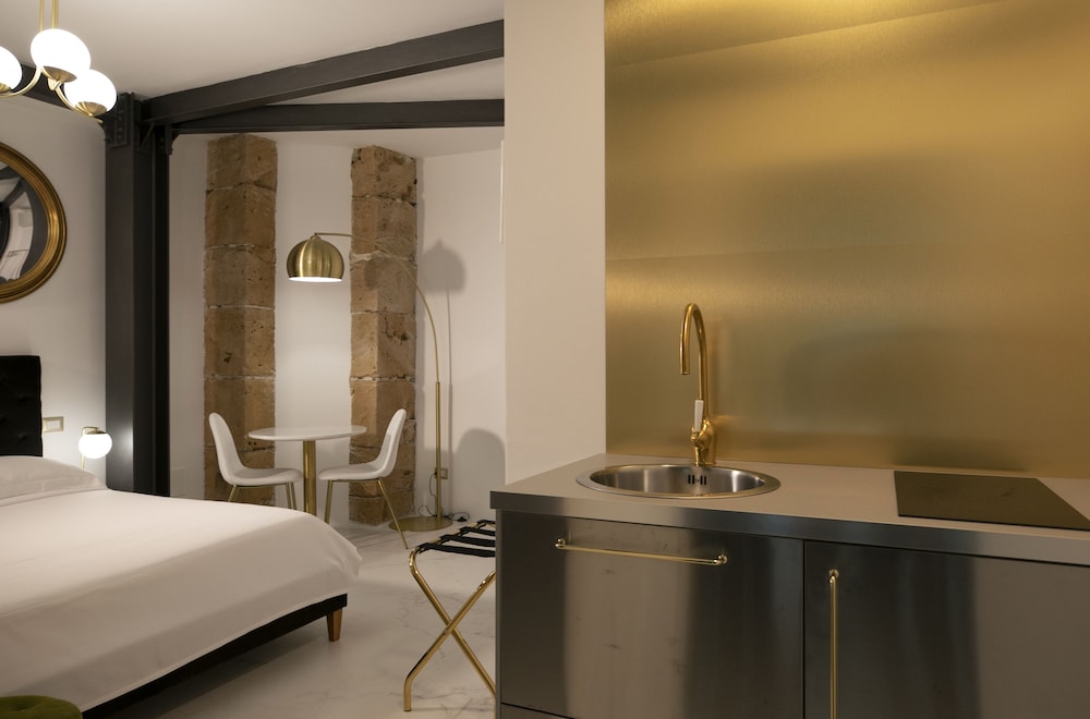 Premium Suite - Photo 5