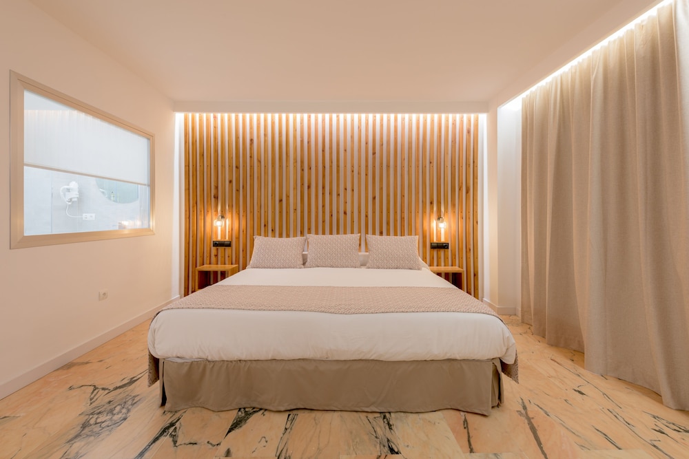 Premium Double Room, 1 King Bed with Sofa bed, Balcony