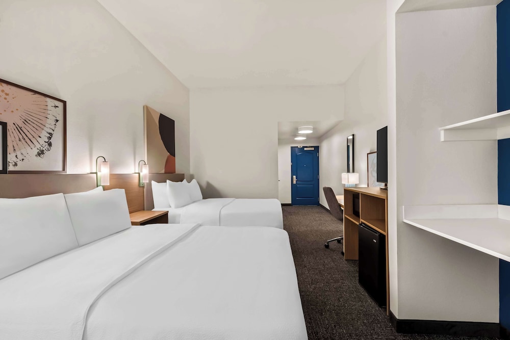 Room, 2 Queen Beds, Accessible, Bathtub (Mobility) - Photo 8
