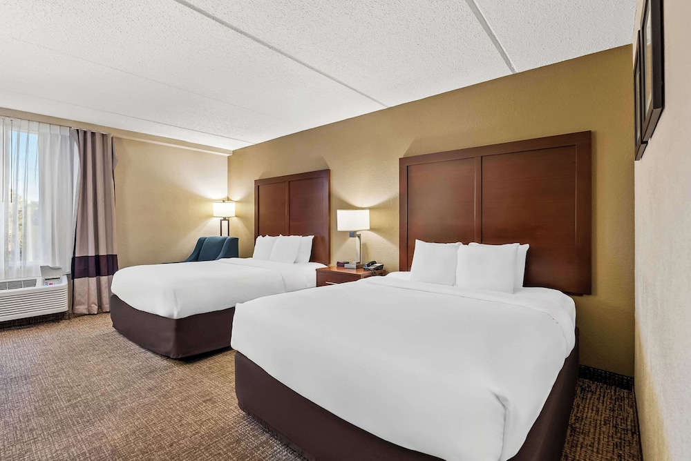 Room, 2 Queen Beds, Accessible, Non Smoking - Photo 1